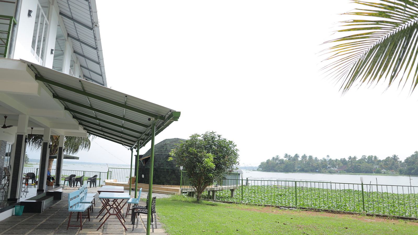 Lake-view AC rooms in Panangad, Kochi